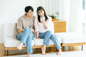 お金の話もすれば幸せな同棲カップルに